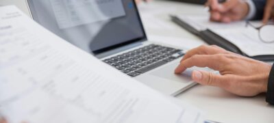 Jak cyfryzacja dokumentów wpływa na zarządzanie informacją w przedsiębiorstwie?